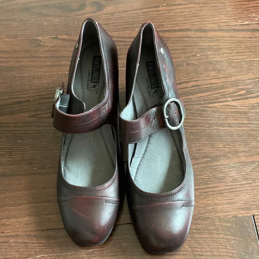 Maroon Pikolino heels. Size 9.